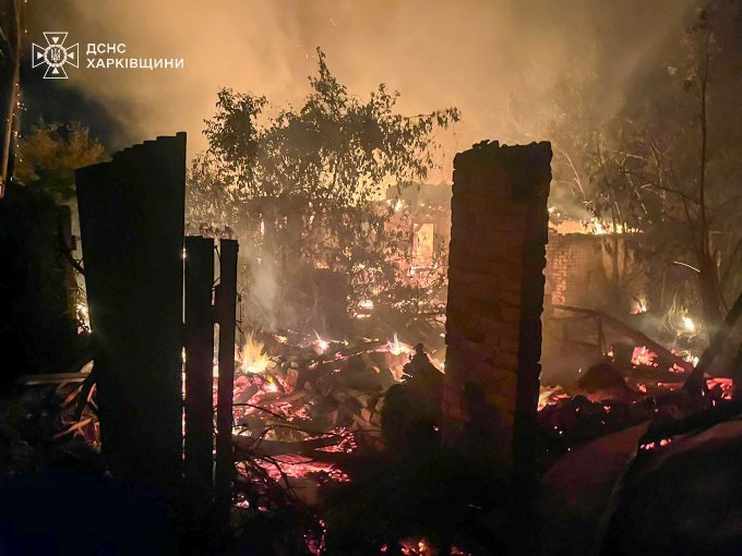 На Харківщині внаслідок нічної атаки дронів пошкоджено будинки та господарчі споруди